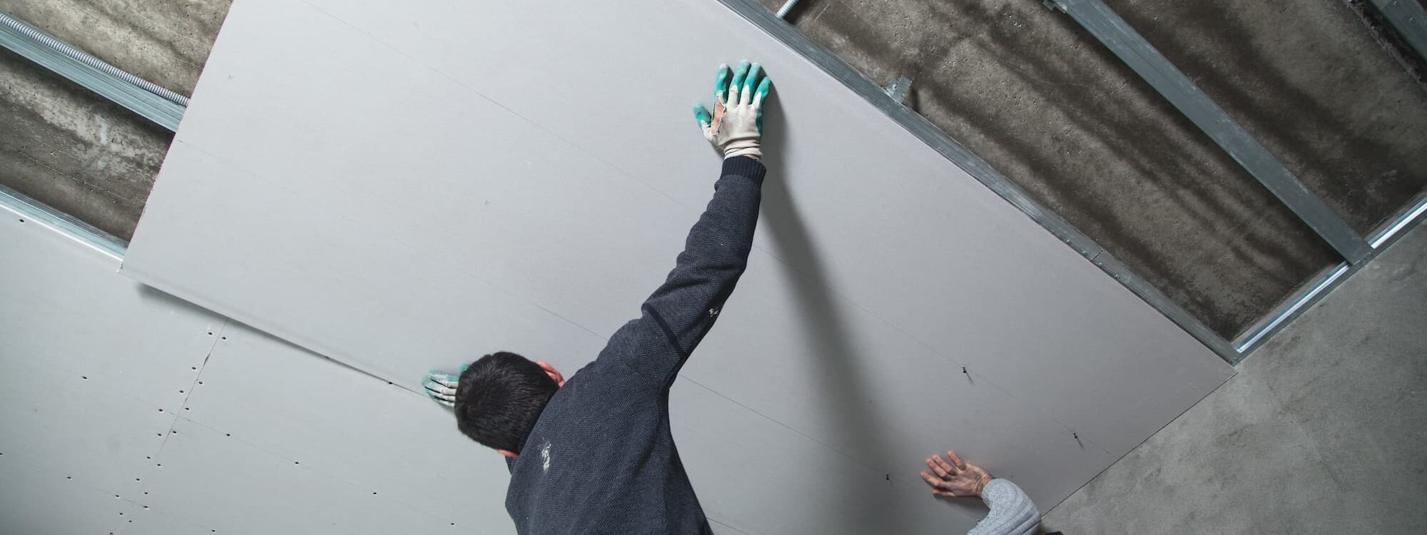 RECOUVRIR UN PLAFOND TRÈS ABIMÉ 2000X750 | Les Couz Comment choisir votre plaquiste ? Colmar